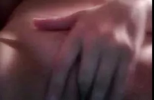 XXX Brunette indo mesum terbaru 2018 dewasa mengisap susu dari buah dadanya yang besar